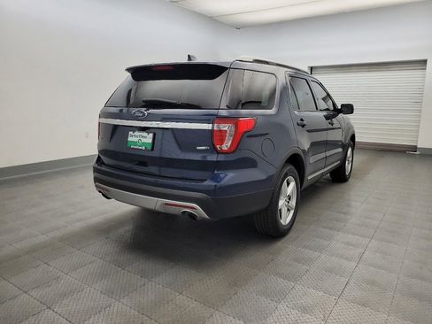 Used 2017 Ford Explorer XLT w/ Equipment Group 202A AWD/4WD image 9