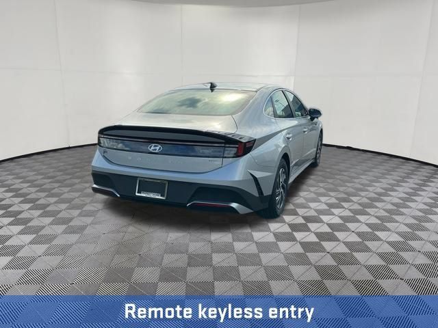 New 2026 Hyundai Sonata Blue FWD image 8