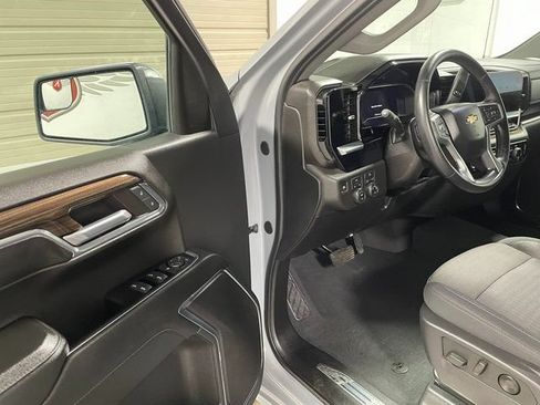 Used 2024 Chevrolet Silverado 1500 LT AWD/4WD image 10