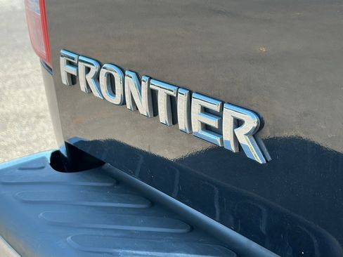 Used 2018 Nissan Frontier SV image 10