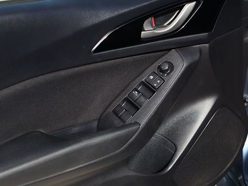 Used 2016 MAZDA MAZDA3 i Sport w/ Preferred Equipment Package image 19