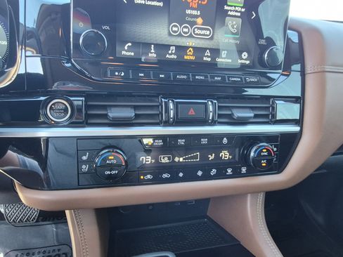 Certified 2024 Nissan Pathfinder Platinum w/ Black Appearance Package FWD image 30