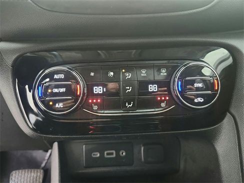 Used 2022 Buick Encore GX Select image 17