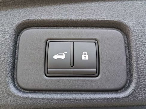 Used 2026 Nissan Pathfinder SV FWD image 15