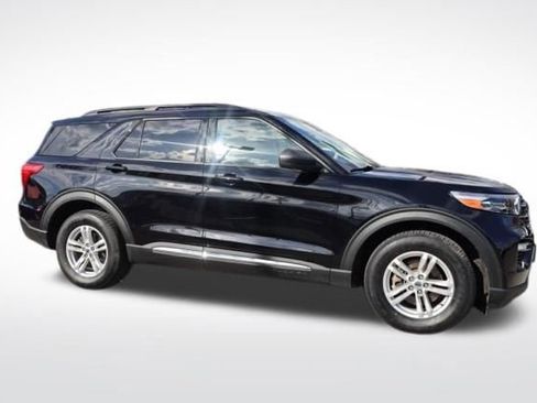 Used 2022 Ford Explorer XLT w/ Equipment Group 202A image 12