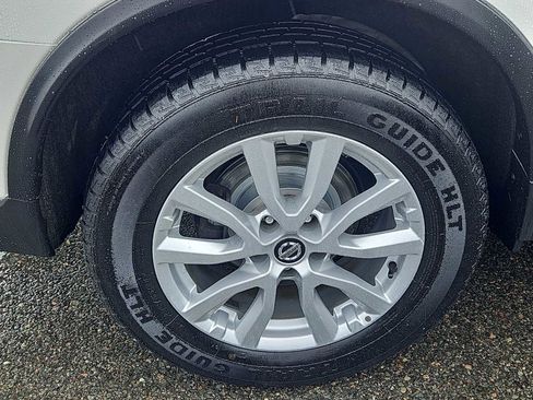 Used 2019 Nissan Rogue SV image 9