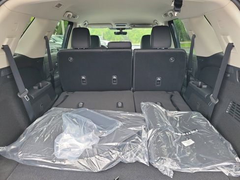 New 2026 Nissan Pathfinder SL FWD image 9