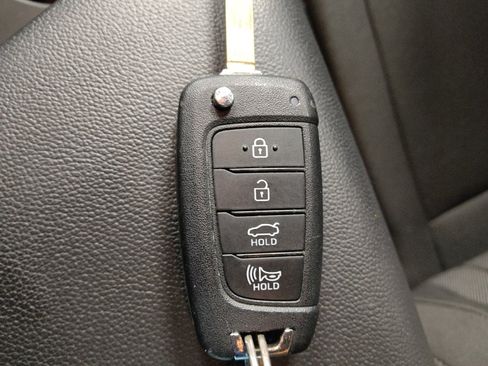 Used 2025 Hyundai Elantra SE FWD image 32
