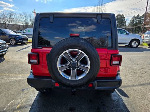 Used 2019 Jeep Wrangler Unlimited Sahara image 4
