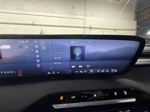 Certified 2025 Buick Enclave Preferred image 14