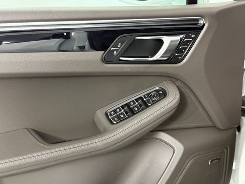 New 2025 Porsche Macan image 13