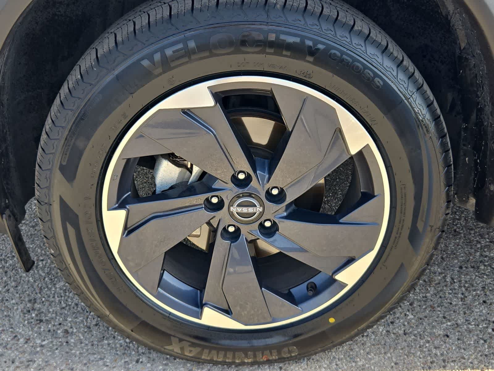 Used 2025 Nissan Rogue SV AWD/4WD image 14