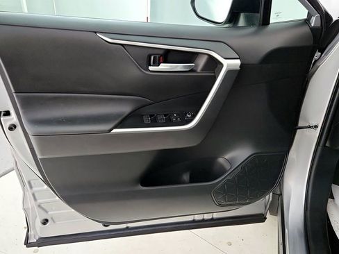 Used 2022 Toyota RAV4 XLE AWD/4WD image 22