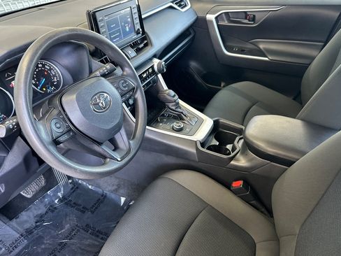 Used 2021 Toyota RAV4 LE AWD/4WD image 9
