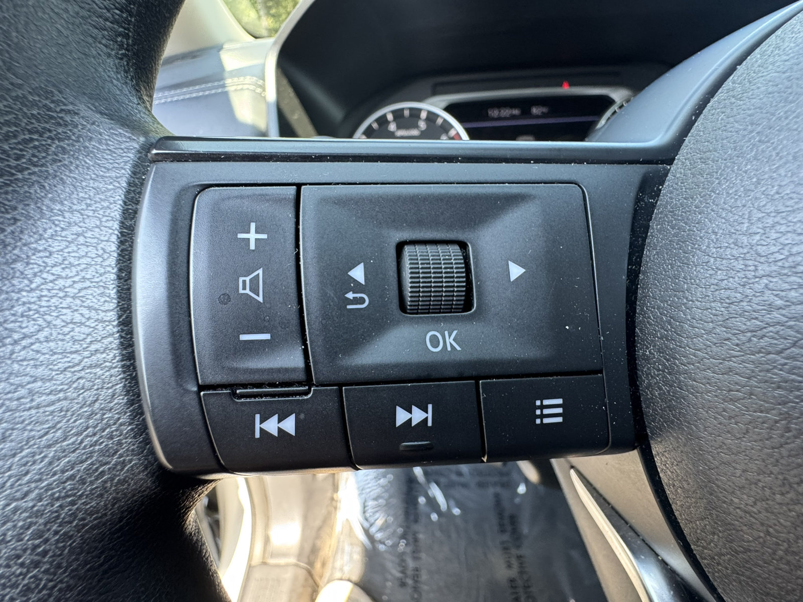 Used 2024 Nissan Rogue SV AWD/4WD image 32
