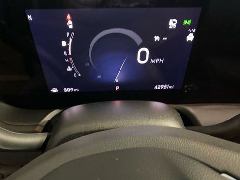 Certified 2024 Buick Encore GX Preferred w/ Comfort Package FWD image 15
