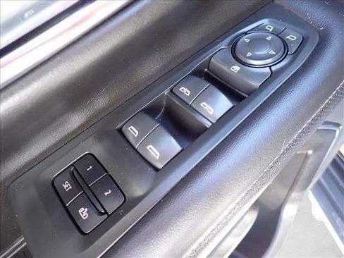 Used 2021 GMC Yukon XL SLT AWD/4WD image 17