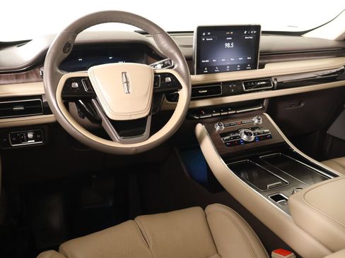 Used 2022 Lincoln Aviator Reserve w/ Equipment Group 201A AWD/4WD image 2