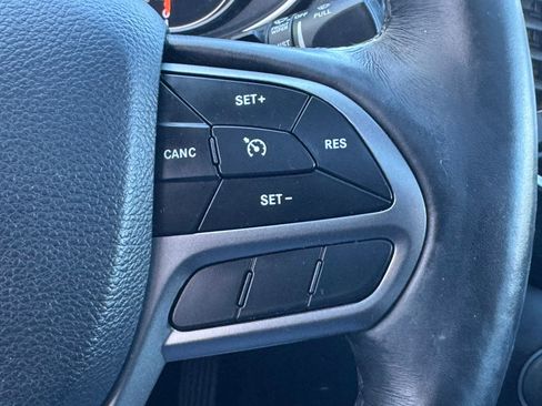 Used 2019 Jeep Cherokee Limited image 28