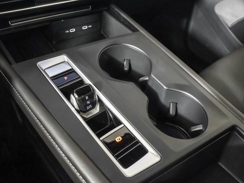 Used 2025 Volkswagen Atlas Cross Sport SE FWD image 31