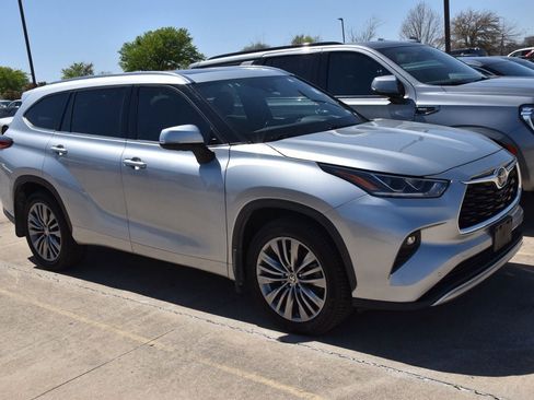 Used 2020 Toyota Highlander Platinum image 4