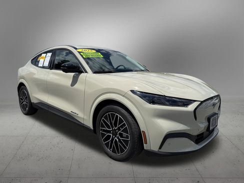 Used 2025 Ford Mustang Mach-E Premium RWD image 6