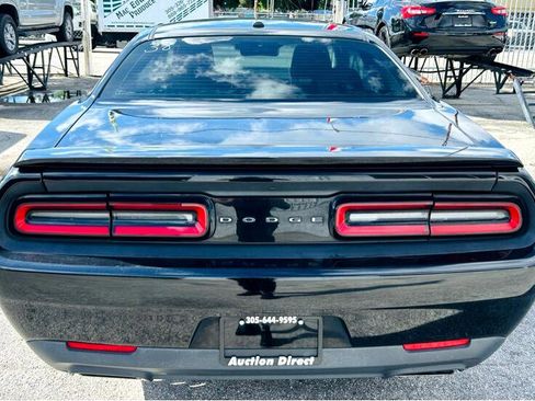 Used 2017 Dodge Challenger R/T image 4