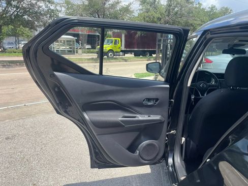 Used 2021 Nissan Kicks SV FWD image 16