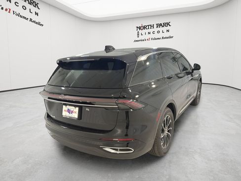 New 2026 Lincoln Nautilus Premier AWD/4WD image 10