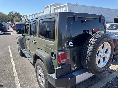 Used 2015 Jeep Wrangler Unlimited Sahara w/ Connectivity Group image 10