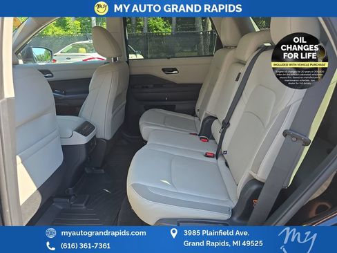 Used 2022 Nissan Pathfinder SL AWD/4WD image 26