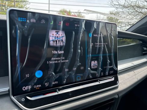 New 2026 Volkswagen Tiguan SE R-Line AWD/4WD image 9