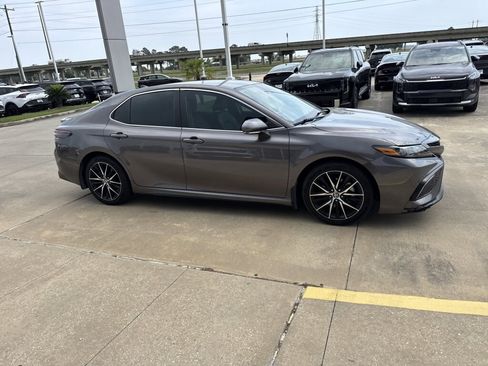 Used 2023 Toyota Camry SE w/ Convenience Package FWD image 13