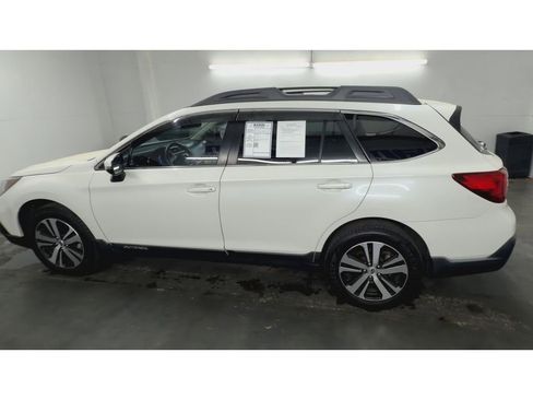 Used 2018 Subaru Outback 2.5i Limited image 6