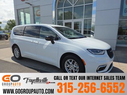 Used 2026 Chrysler Pacifica Select