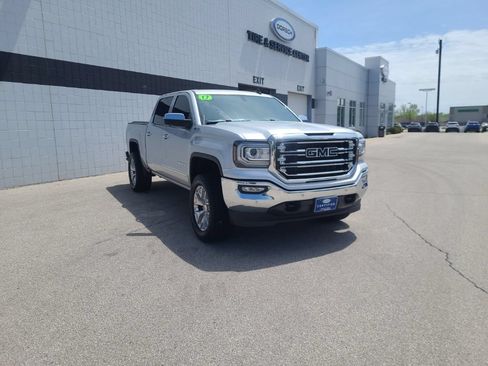 Used 2017 GMC Sierra 1500 SLT w/ SLT Premium Package AWD/4WD image 9