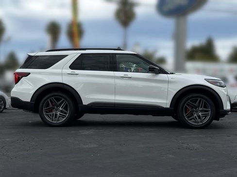 New 2026 Ford Explorer ST-Line w/ ST-Line Street Pack AWD/4WD image 2