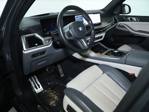 Used 2025 BMW X7 M60i image 16