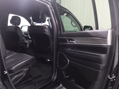 Used 2022 Jeep Wagoneer Series II AWD/4WD image 17