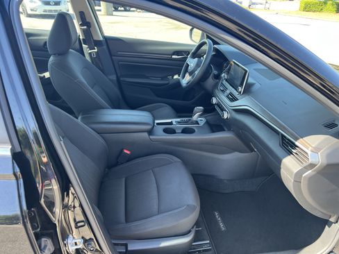 Certified 2025 Nissan Altima 2.5 SV FWD image 17