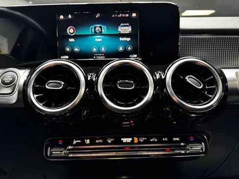 Used 2020 Mercedes-Benz GLB 250 4MATIC image 24