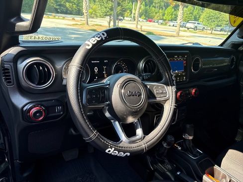 Used 2023 Jeep Wrangler Unlimited Sahara AWD/4WD image 6