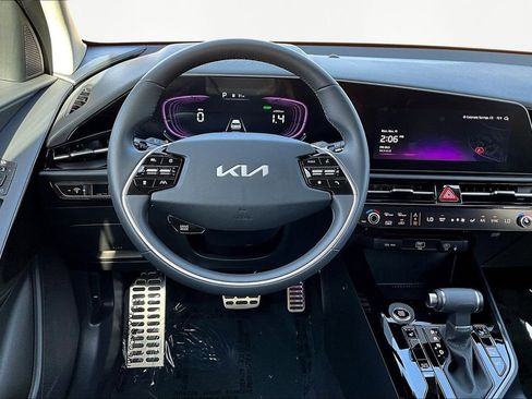 Used 2024 Kia Niro EX Touring image 5