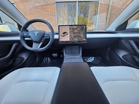 Used 2023 Tesla Model 3 Standard Range image 37