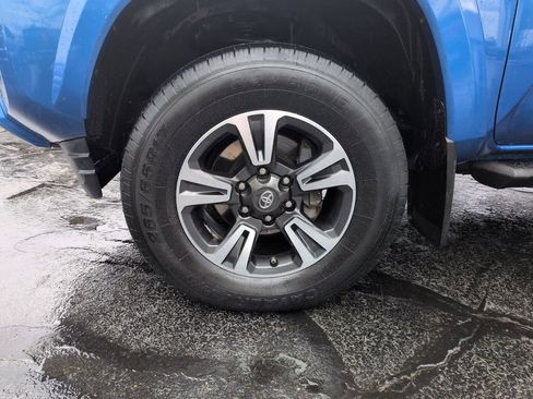 Used 2018 Toyota Tacoma TRD Sport image 27