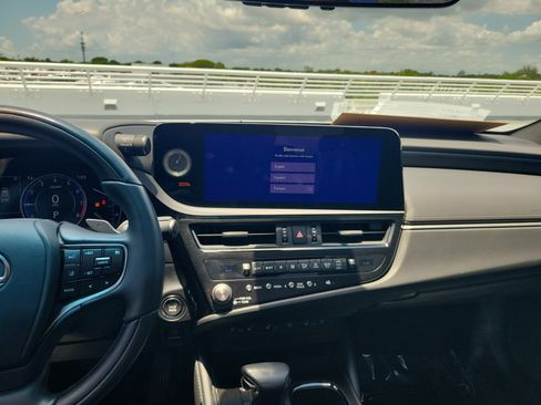 Certified 2024 Lexus ES 350 F Sport w/ Technology Package FWD image 17