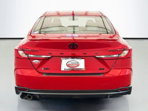 Used 2025 Toyota Camry SE w/ Convenience Package FWD image 5