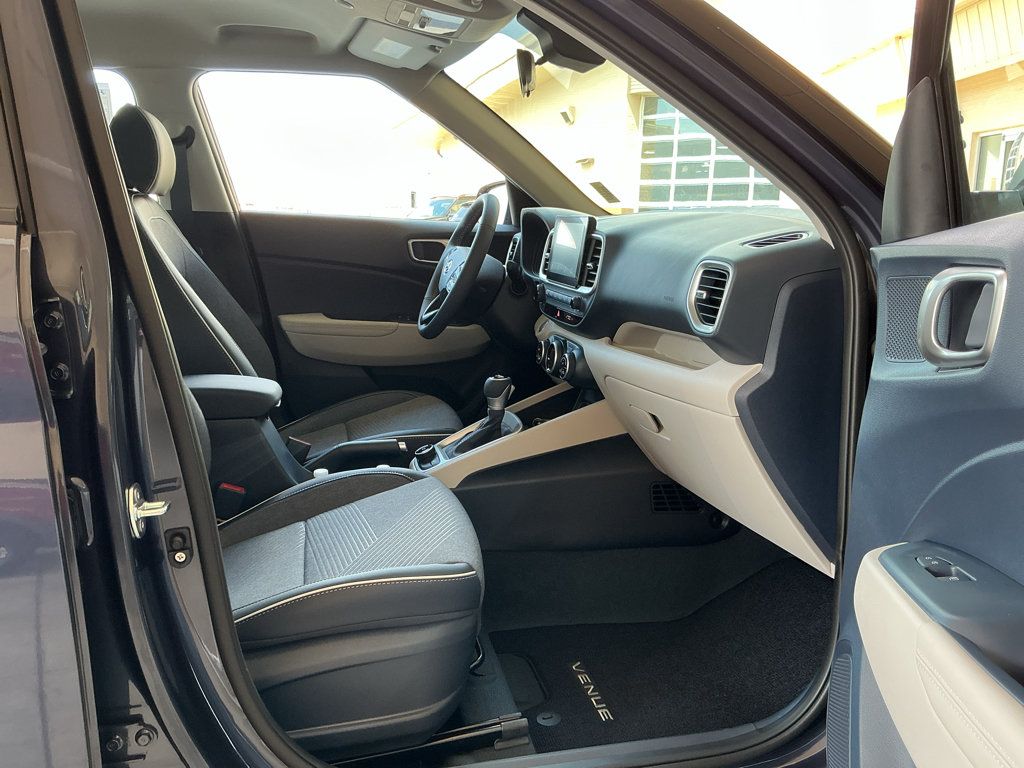 New 2026 Hyundai Venue SEL FWD image 9
