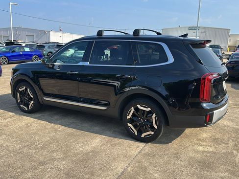 Used 2024 Kia Telluride S w/ S Sunroof Package FWD image 2