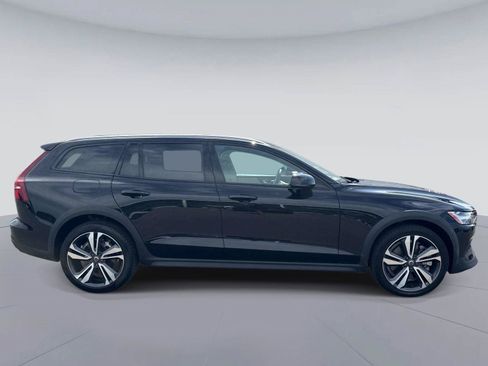 Used 2025 Volvo V60 B5 Cross Country Plus AWD/4WD image 2